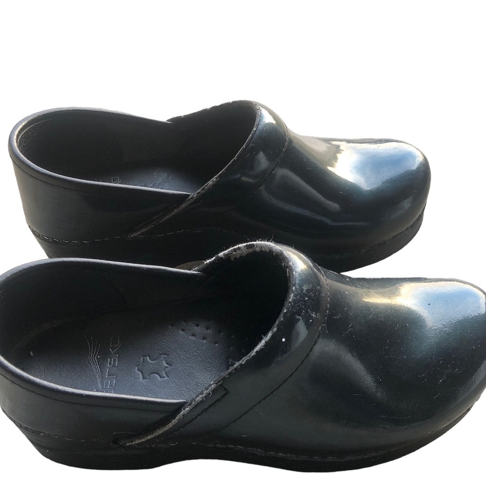 Dansko Burgundy Green Patent Leather Clogs Euro 37 Nurse Work Shoes US 6.5  7